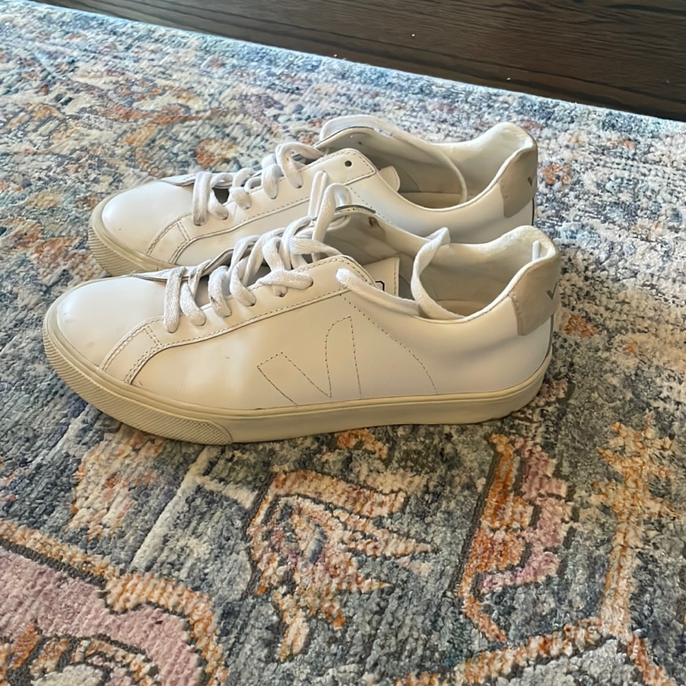 Selling gentle worn woman’s veja sneakers
